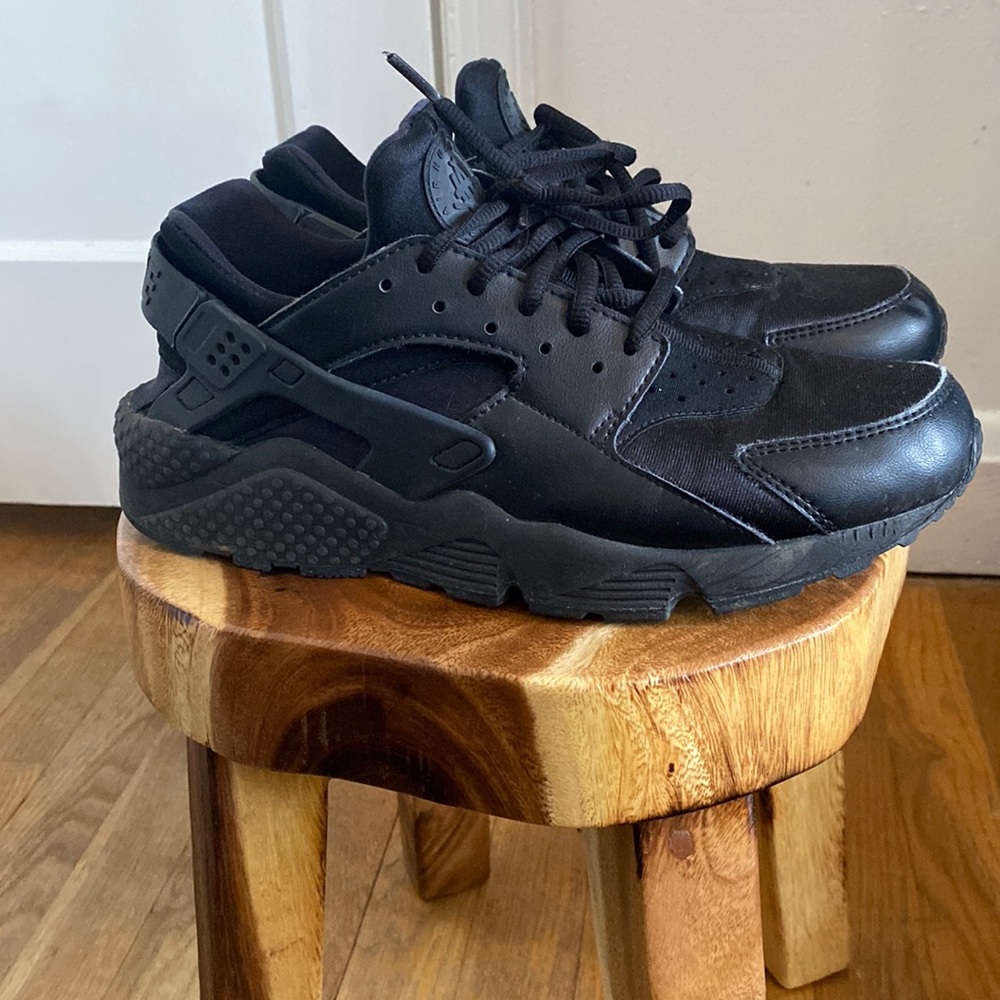 Black huaraches